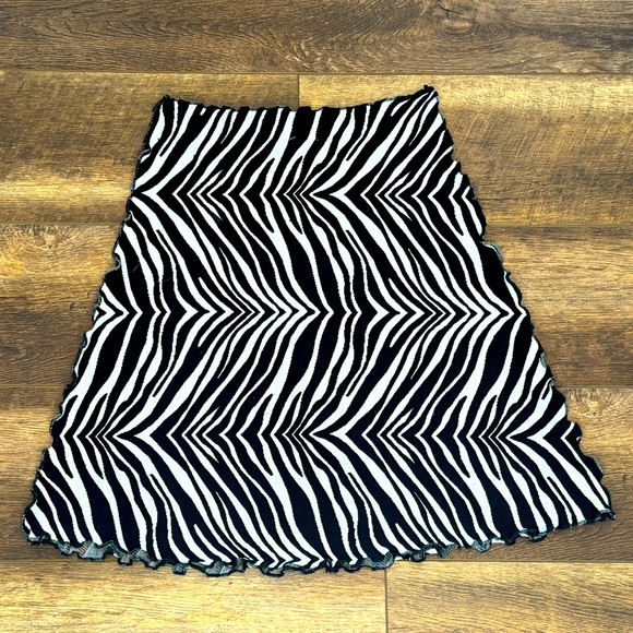 Haystacks Women's Black White Stripe Zebra Print Skirt Ruffled Edge Small S CT - Picture 1 of 3